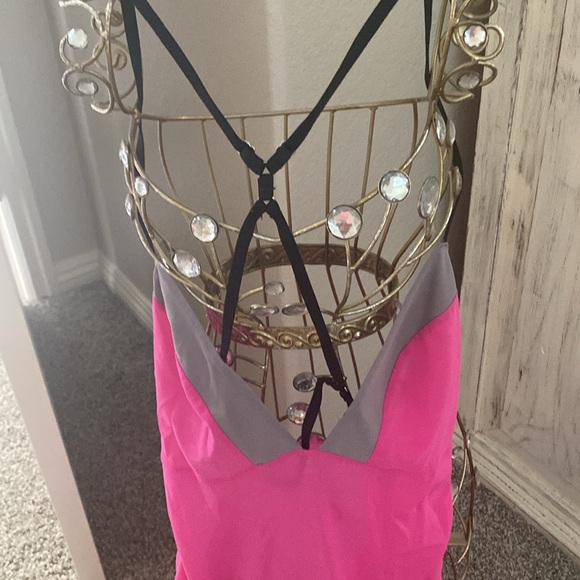 Victoria sleep attire. Crosses in back with a low back - Picture 2 of 5